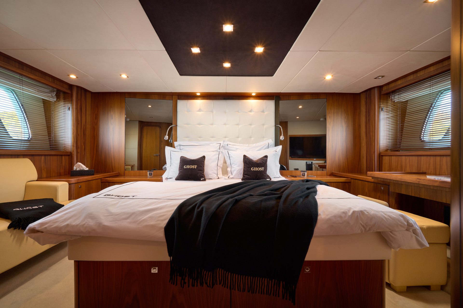 yacht charter ghost master cabin