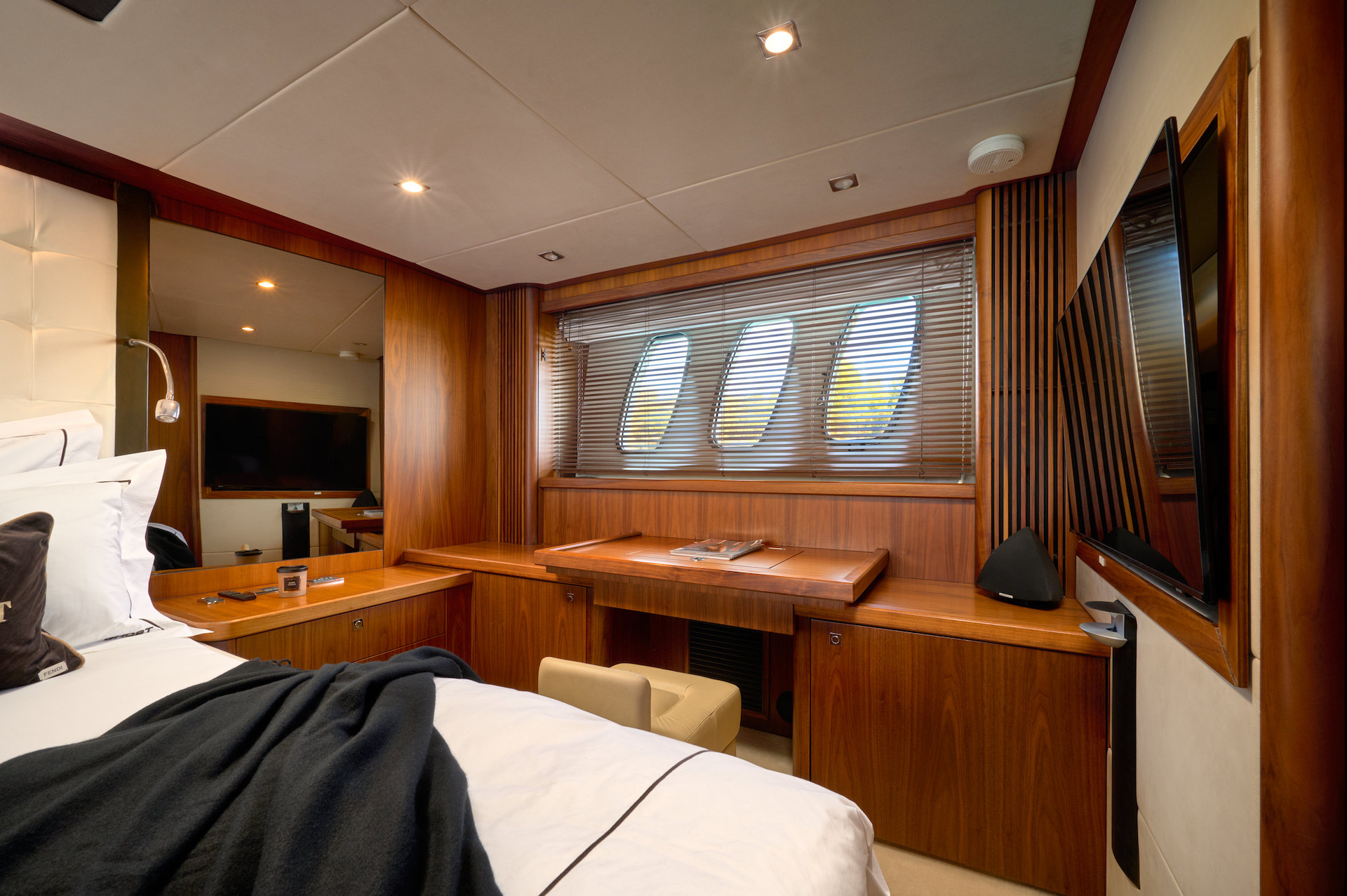 yacht charter ghost master desk