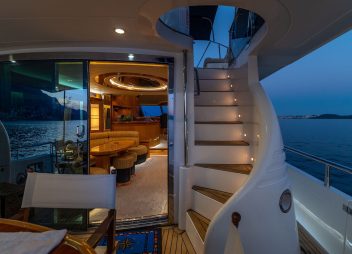 yacht charter Happy 3 aft deck