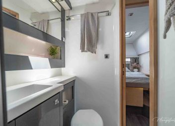 catamaran charter Mangofloat en suite