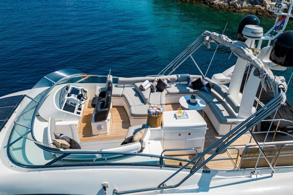 Croatian yacht charter JoliDor flybridge