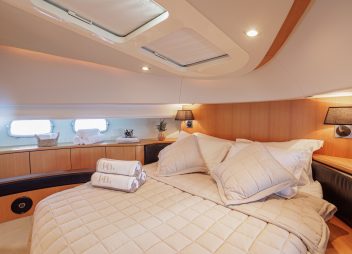 luxury yacht charter Jolidor vip