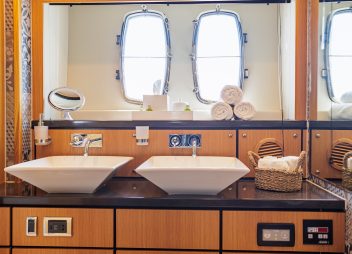 private yacht charter JoliDor ensuite