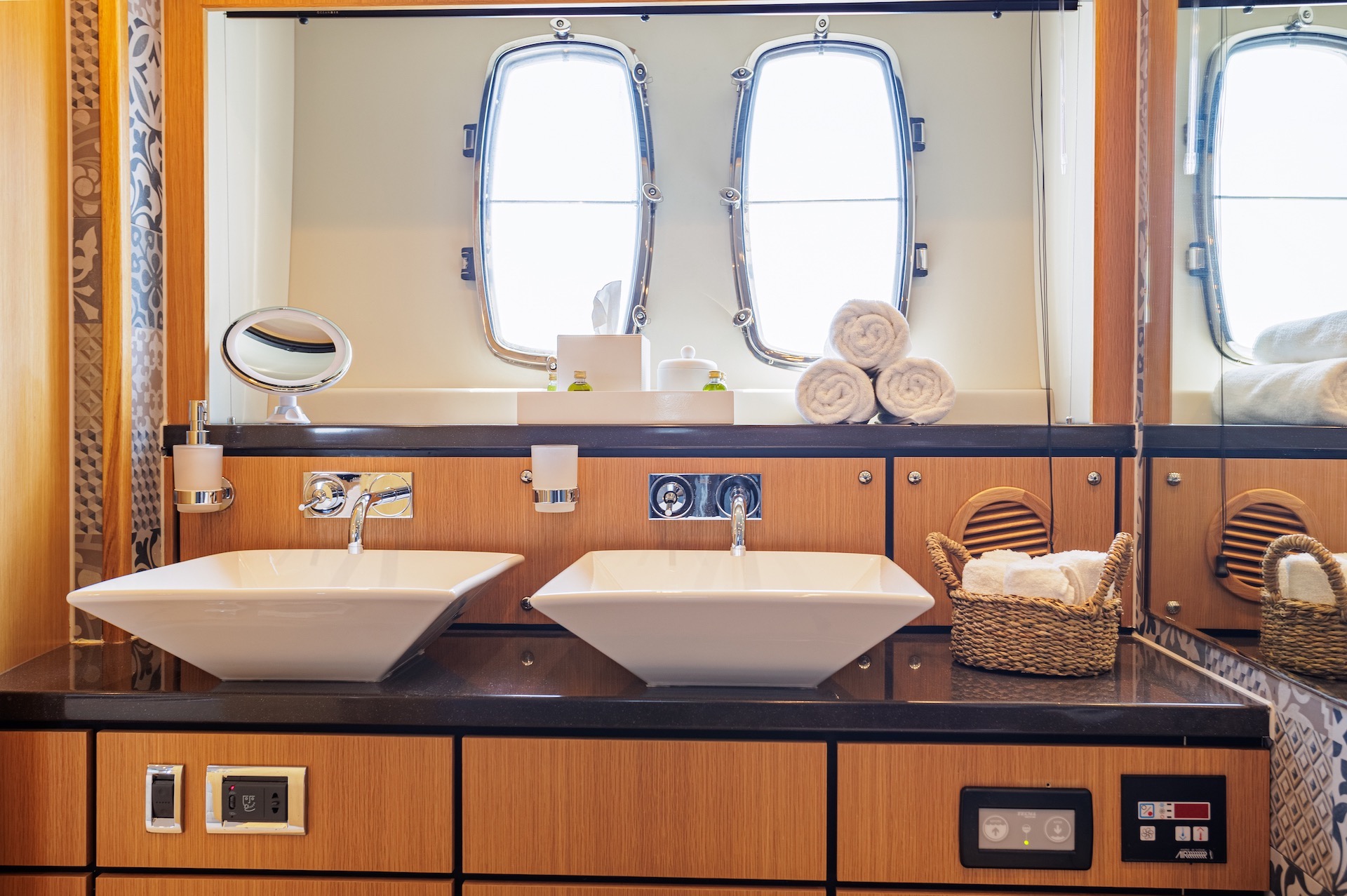 private yacht charter JoliDor ensuite