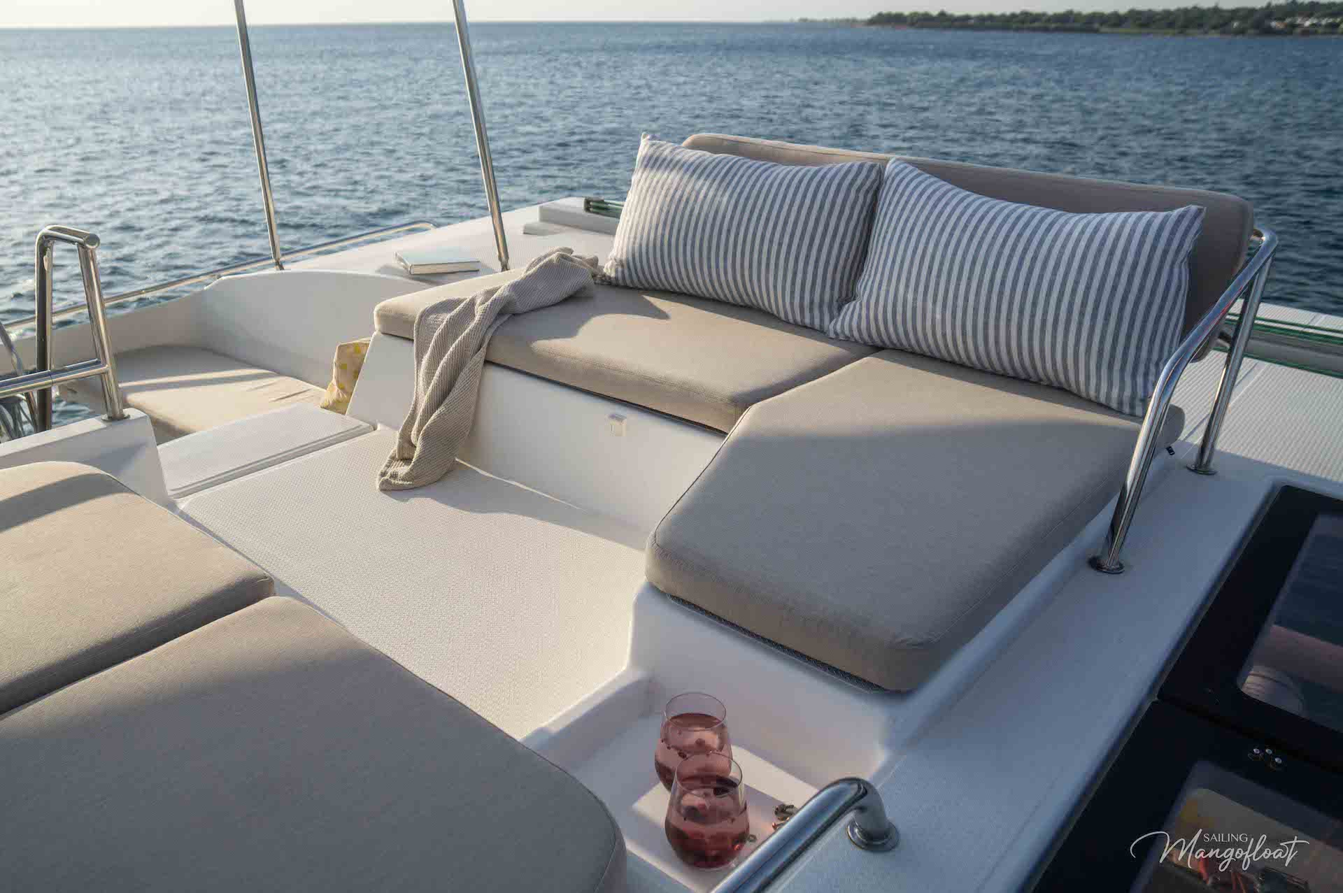 yacht charter Mangofloat sunbathing
