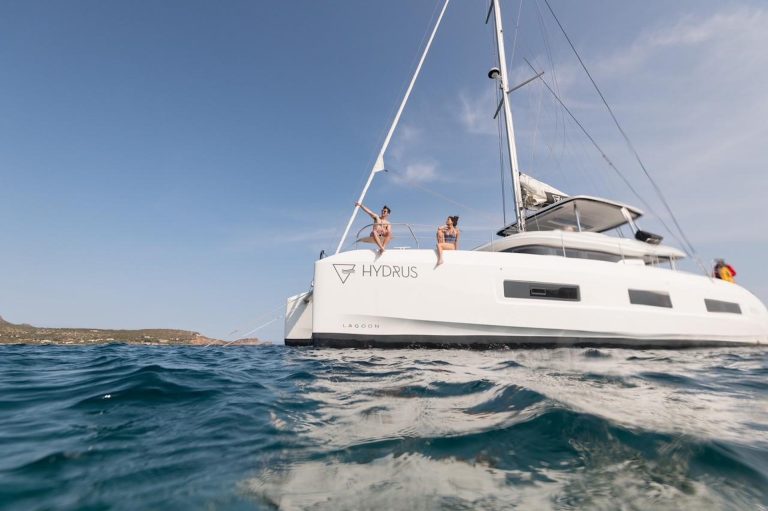catamaran yacht charter Hydrus