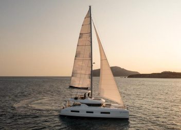 catamaran yacht charter Hydrus sailing