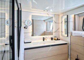 Greece yacht charter Mamma Mia bathrooms