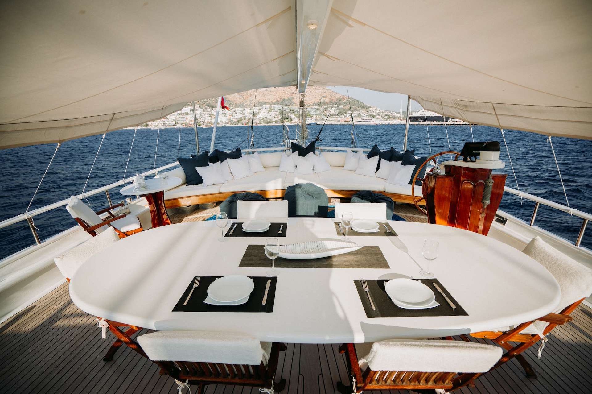 Beyaz Lale aft deck dining