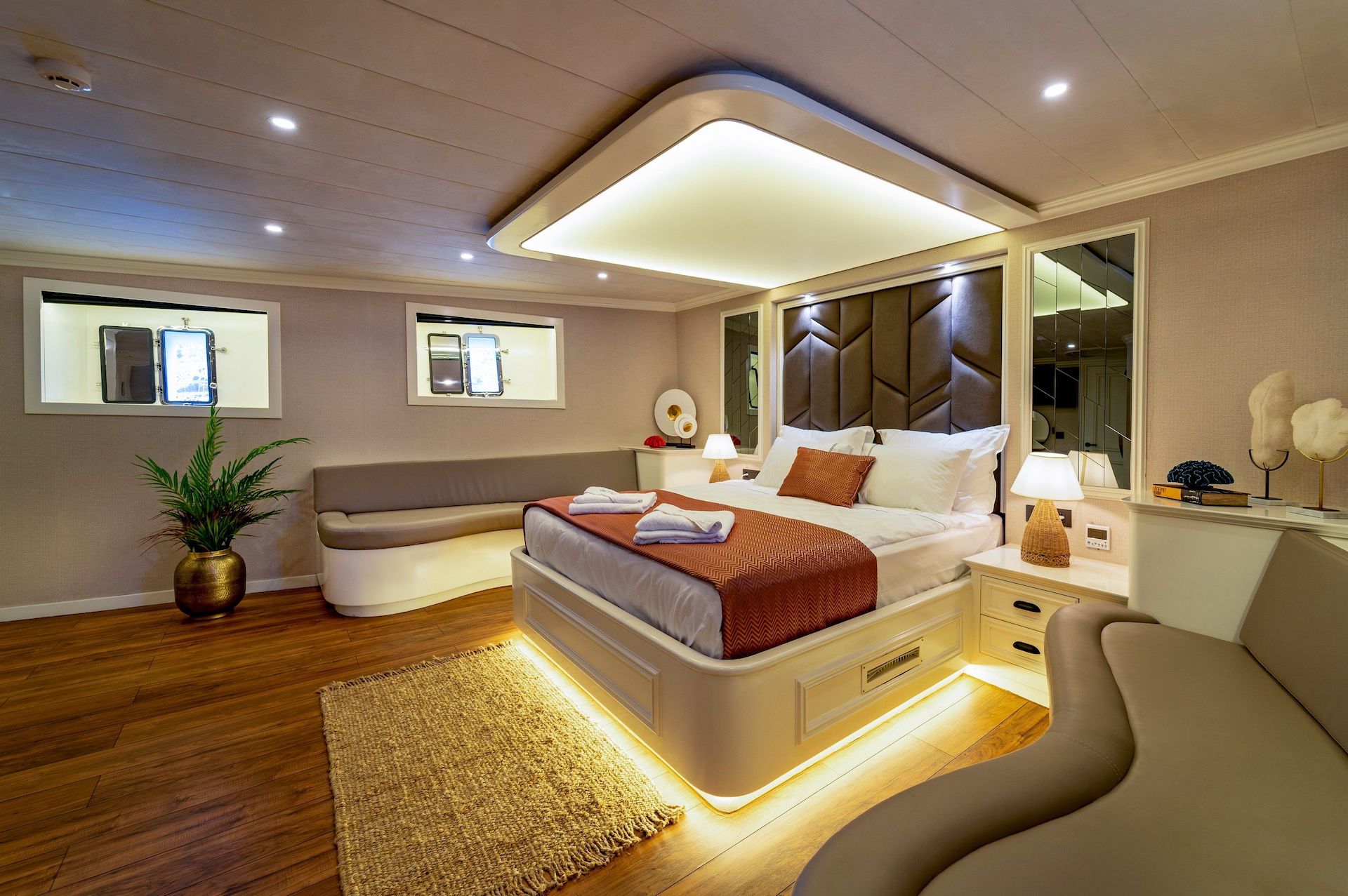 luxury yacht charter Queen of Makri gulet master