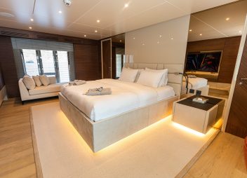 master cabin yacht charter Zeemar