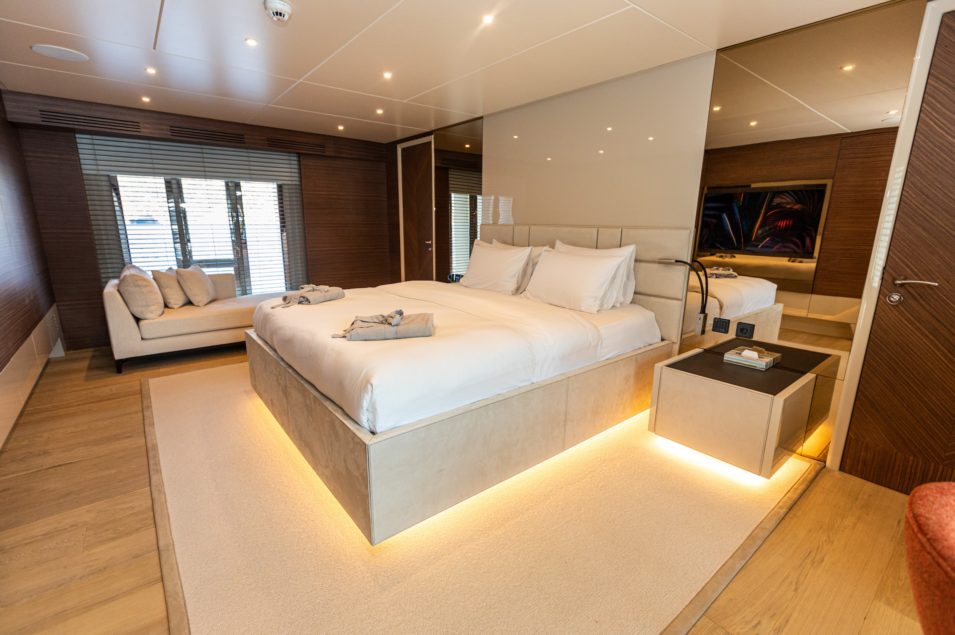 master cabin yacht charter Zeemar