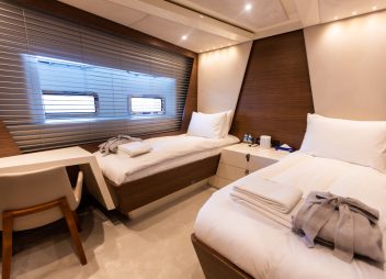 motor charter twin cabin Zeemar