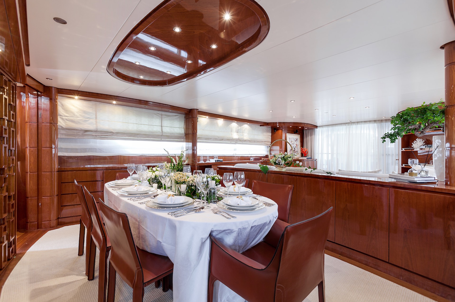 motor yacht charter fine Zen dining
