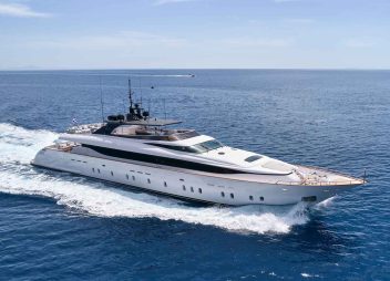 motor yacht charter Mamma Mia