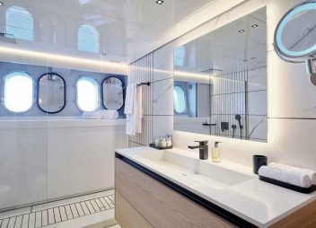 motor yacht charter Mamma Mia master bathroom