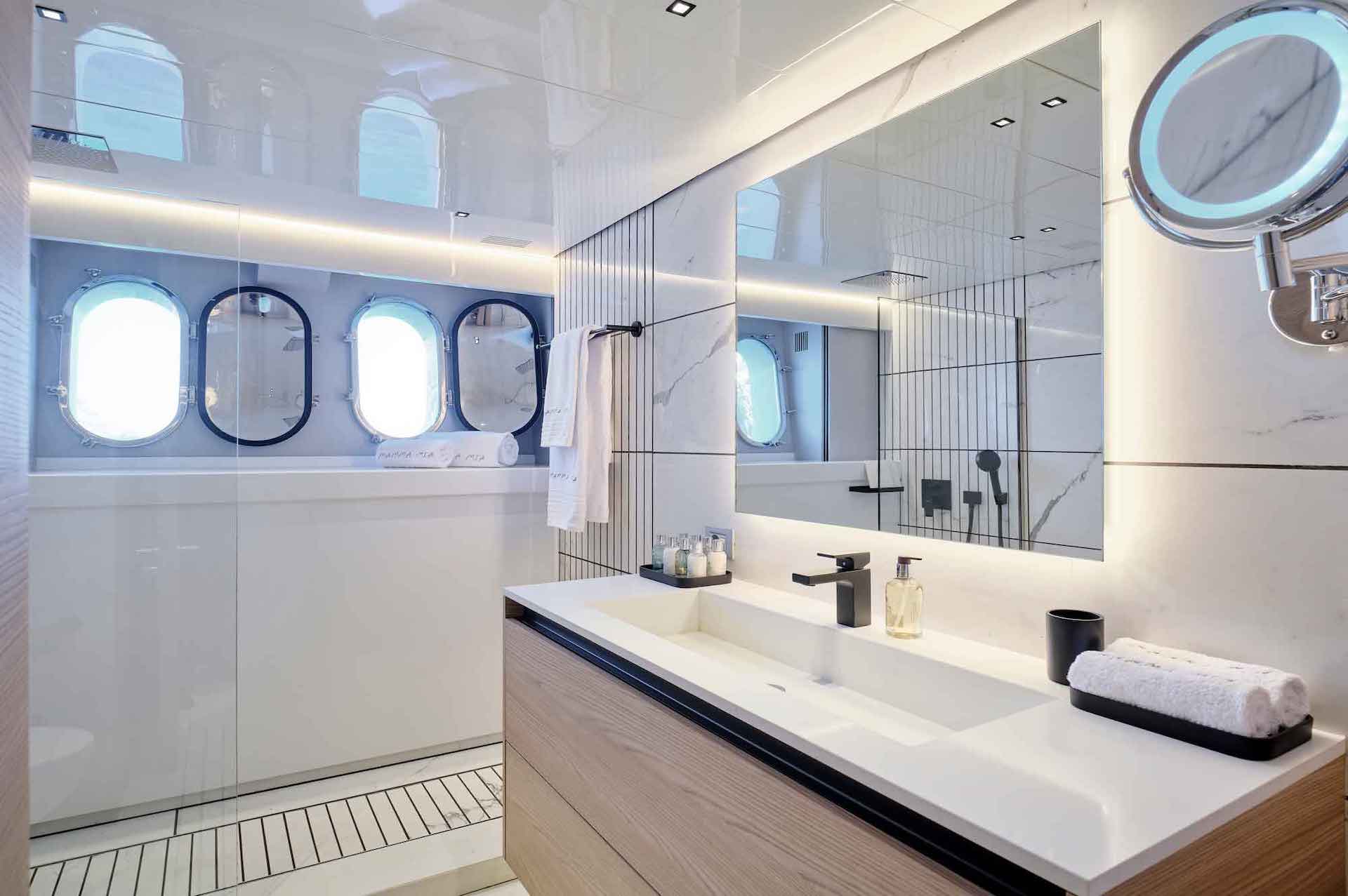 motor yacht charter Mamma Mia master bathroom