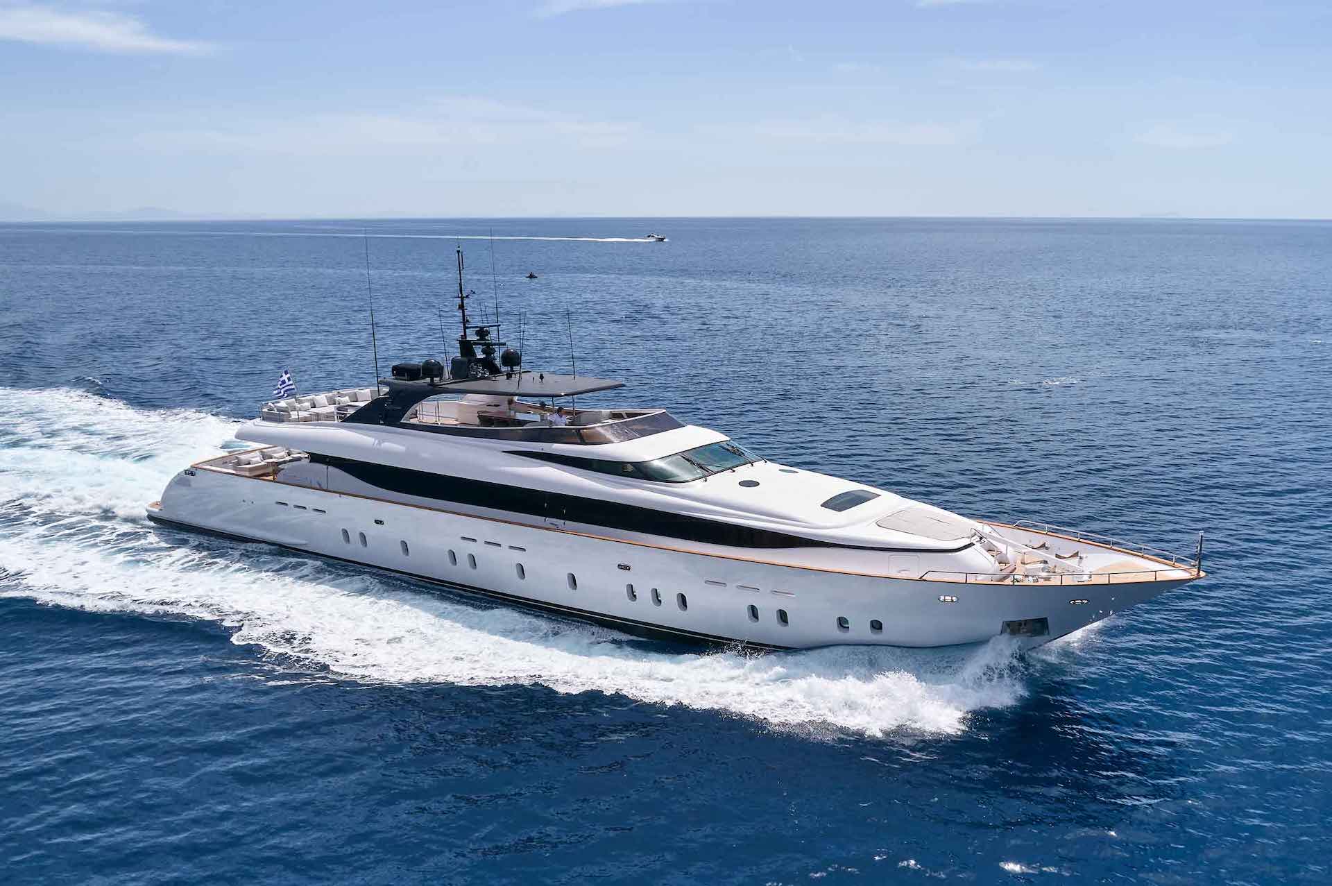 motor yacht charter Mamma Mia