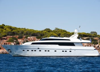 motor yacht charter Zen