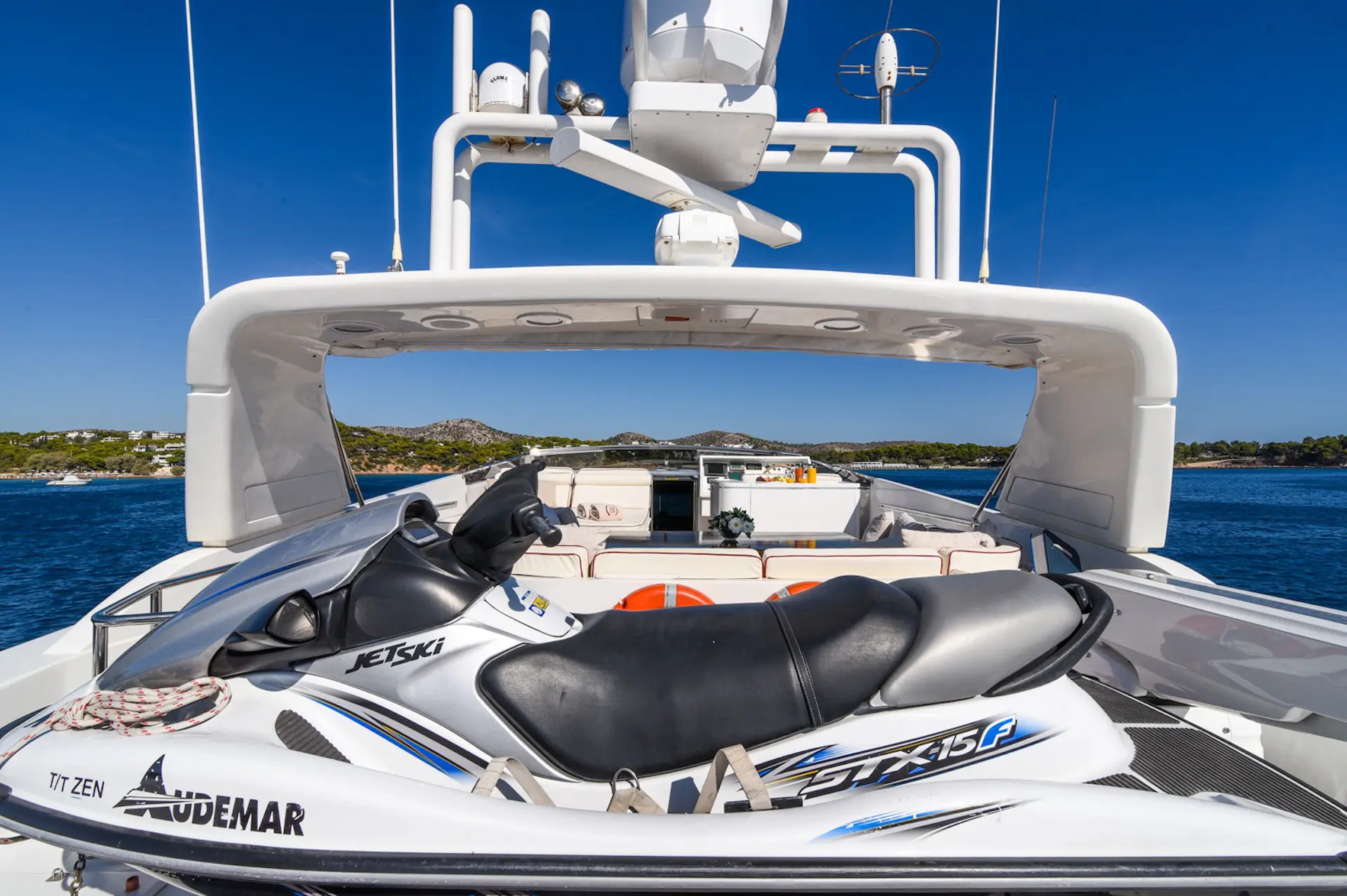 motor yacht Zen water toys
