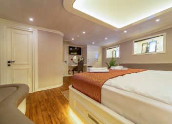 Queen of Makri gulet charter master cabin