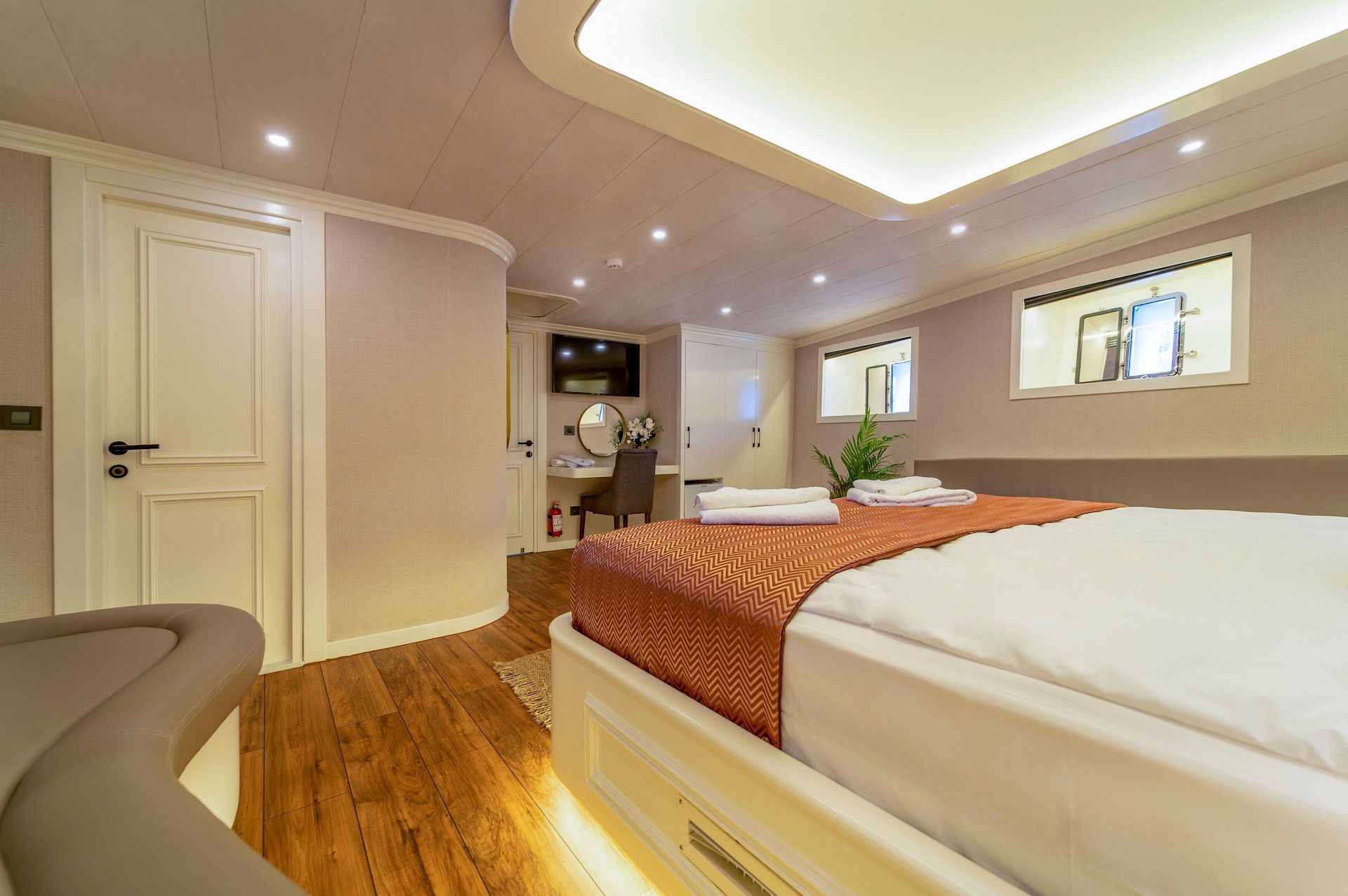 Queen of Makri gulet charter master cabin