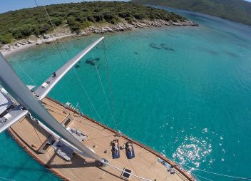 yacht charter Le Pietre aerial