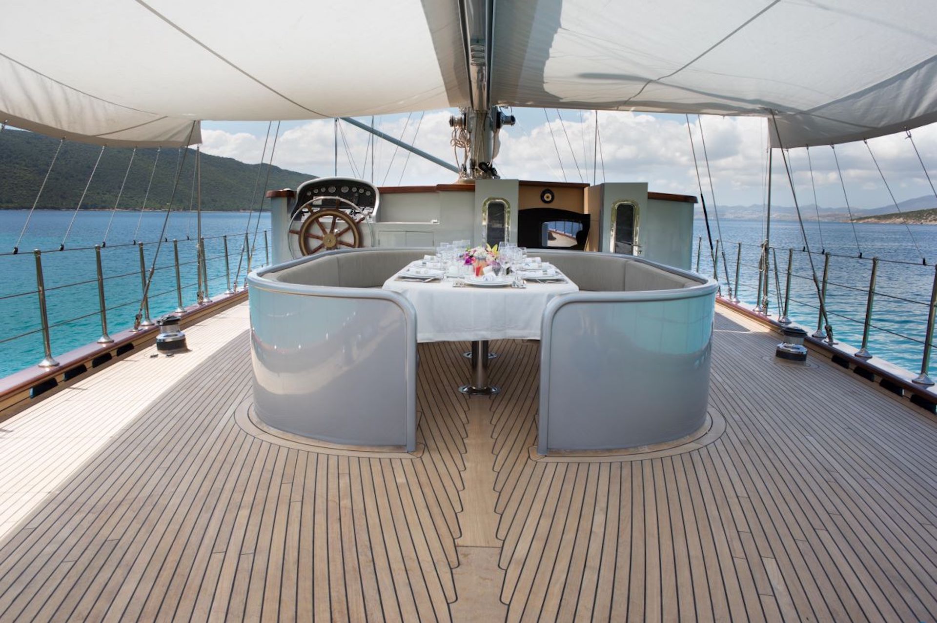 yacht charter Le Pietre aft deck