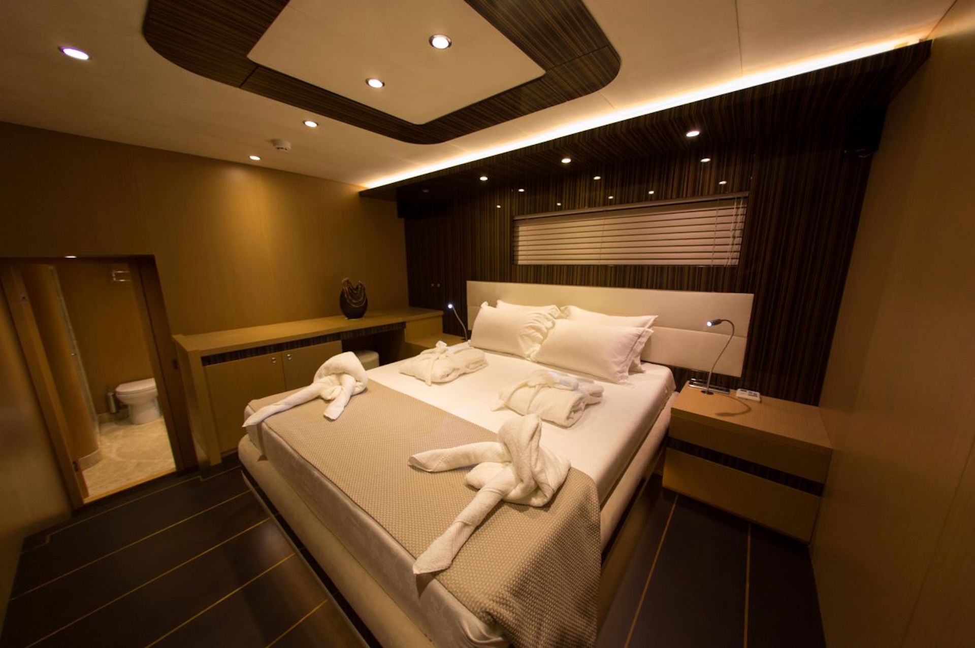 yacht charter Le Pietre double cabin