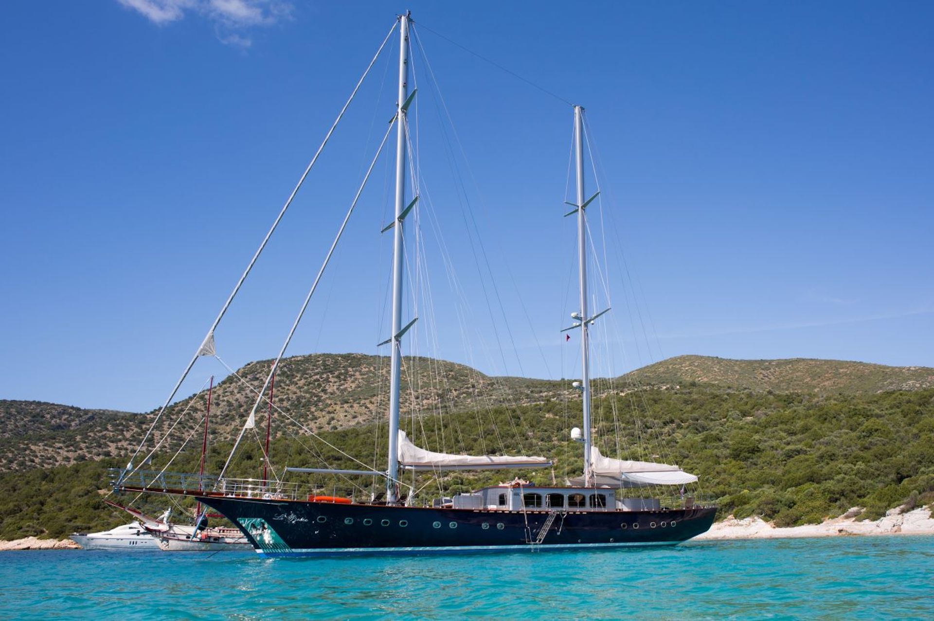 yacht charter Le Pietre exterior