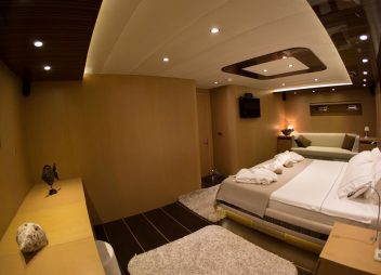 yacht charter Le Pietre luxury vip cabin