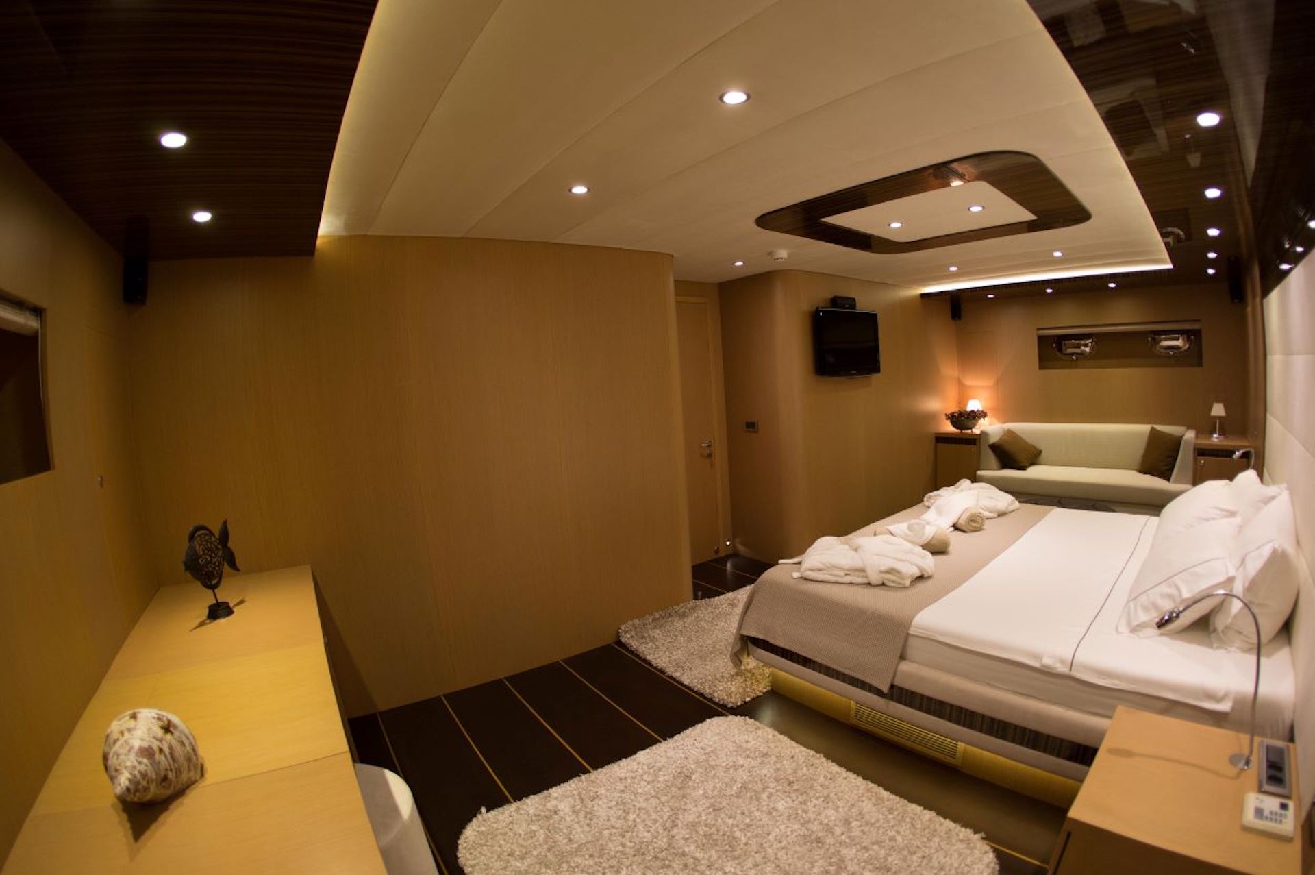 yacht charter Le Pietre luxury vip cabin