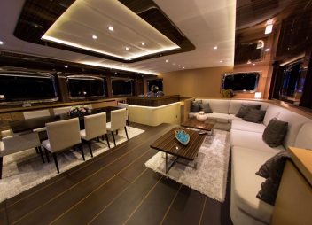 yacht charter Le Pietre saloon