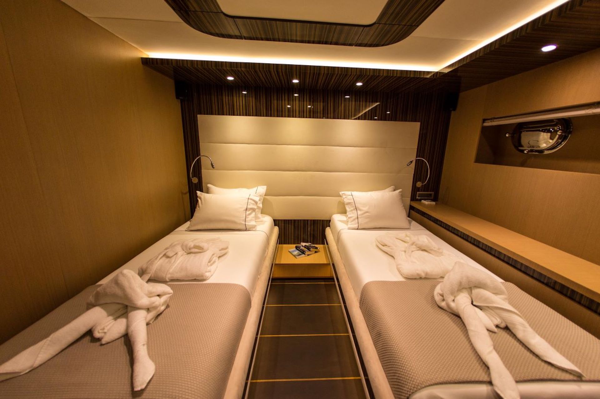 yacht charter Le Pietre twin cabin