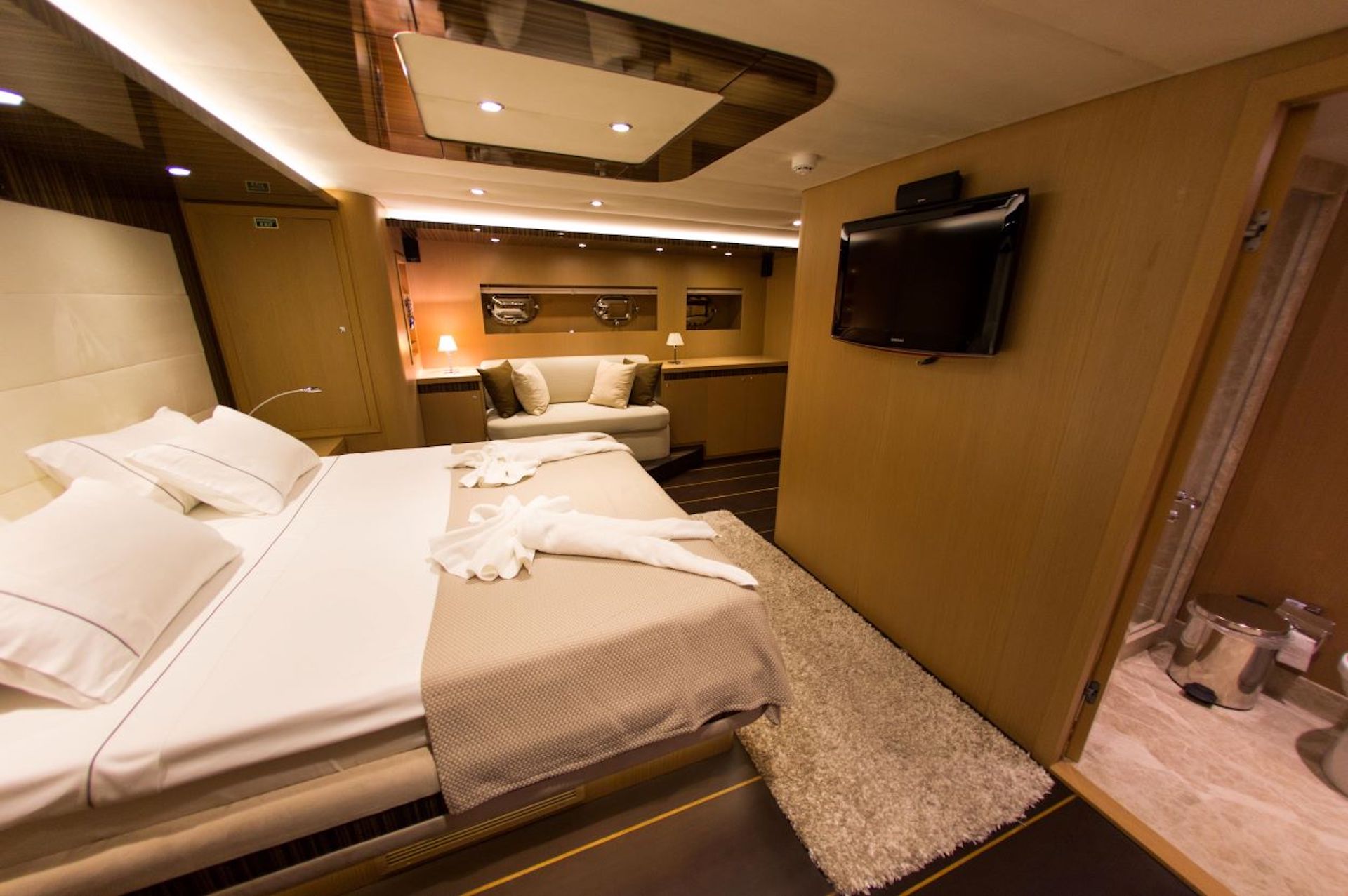 yacht charter Le Pietre VIP cabin