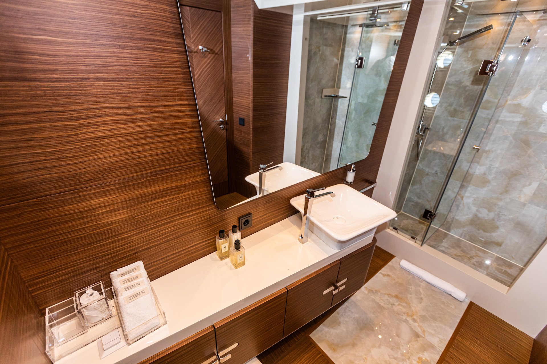 yacht charter bathroom Zeemar