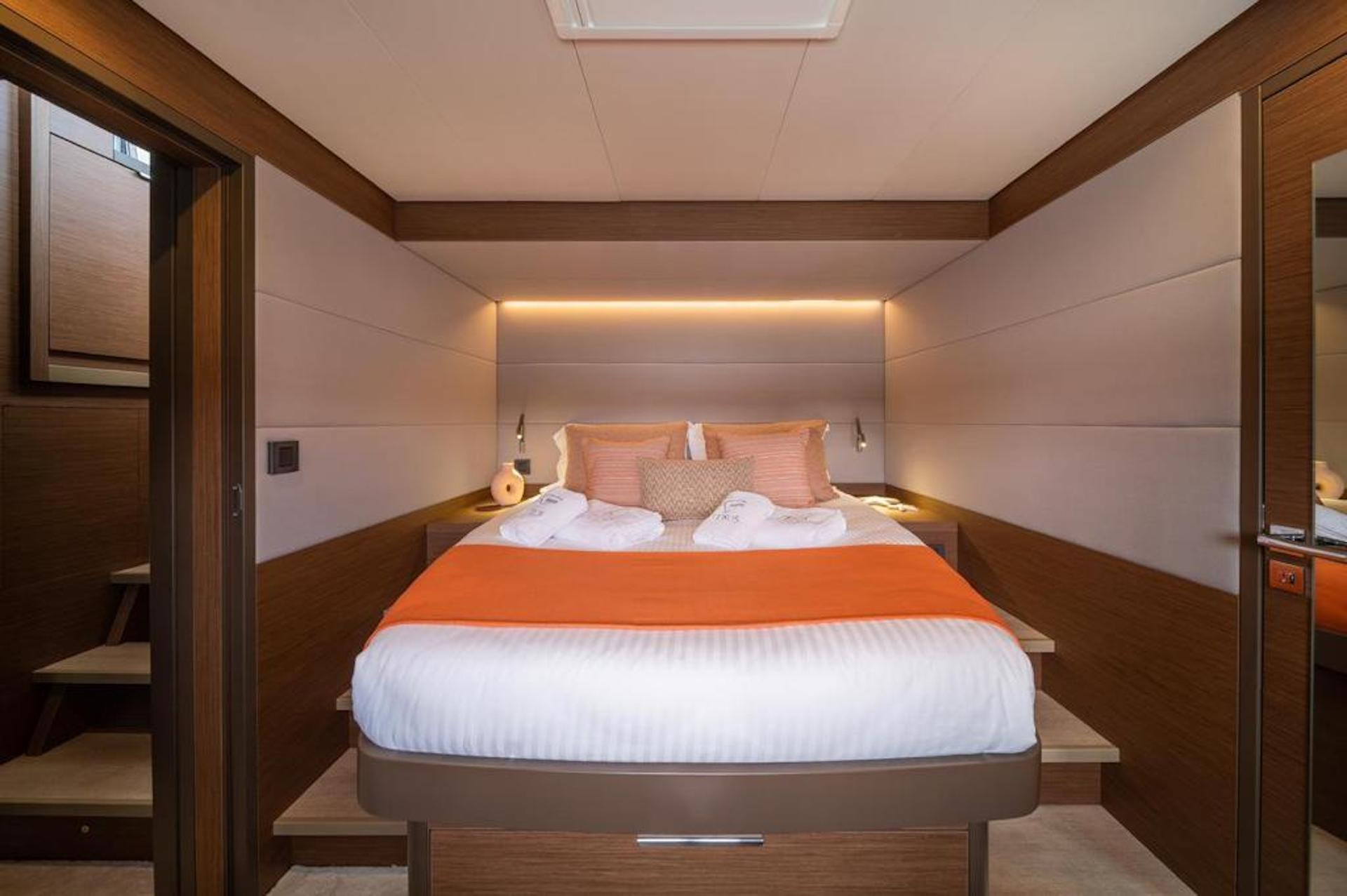 yacht charter double cabin Hydrus