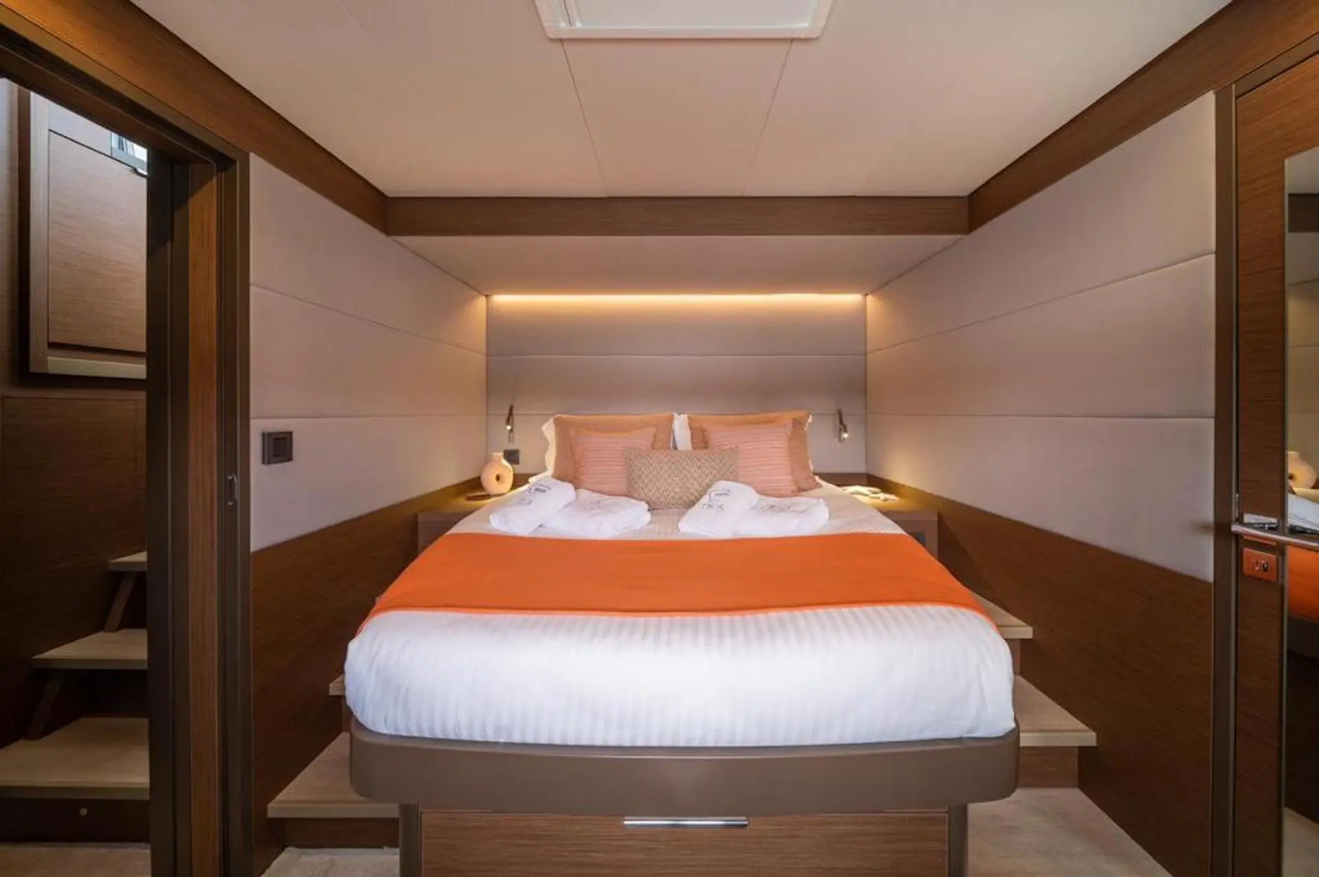yacht charter double cabin Hydrus