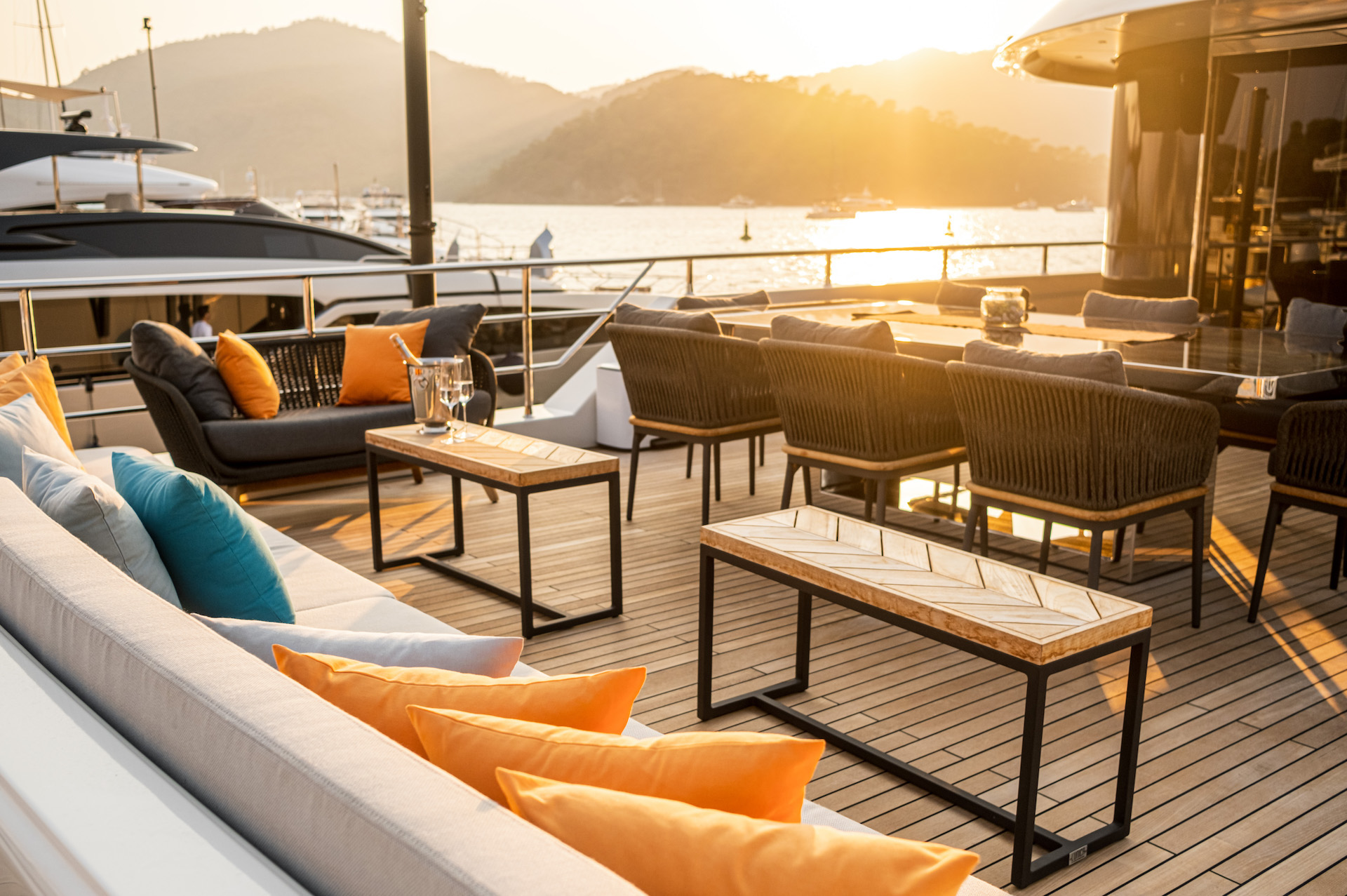 yacht charter fly bridge Zeemar