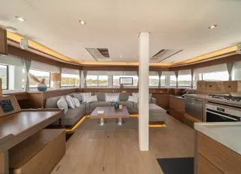 yacht charter Hydrus saloon