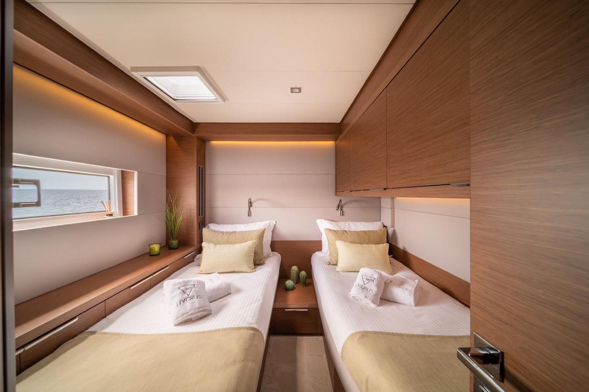 yacht charter Hydrus twin cabin