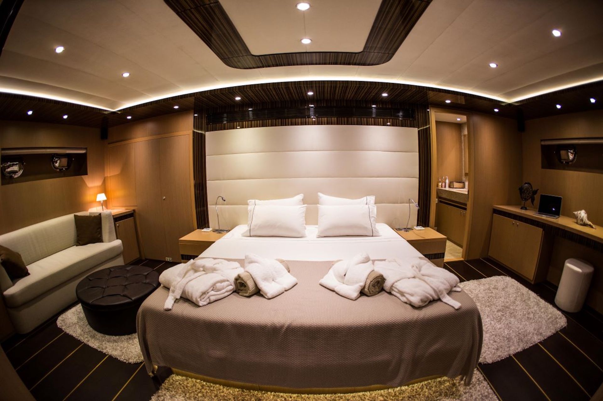 yacht charter Le Pietre master cabin