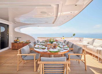 yacht charter Mamma Mia aft deck dining
