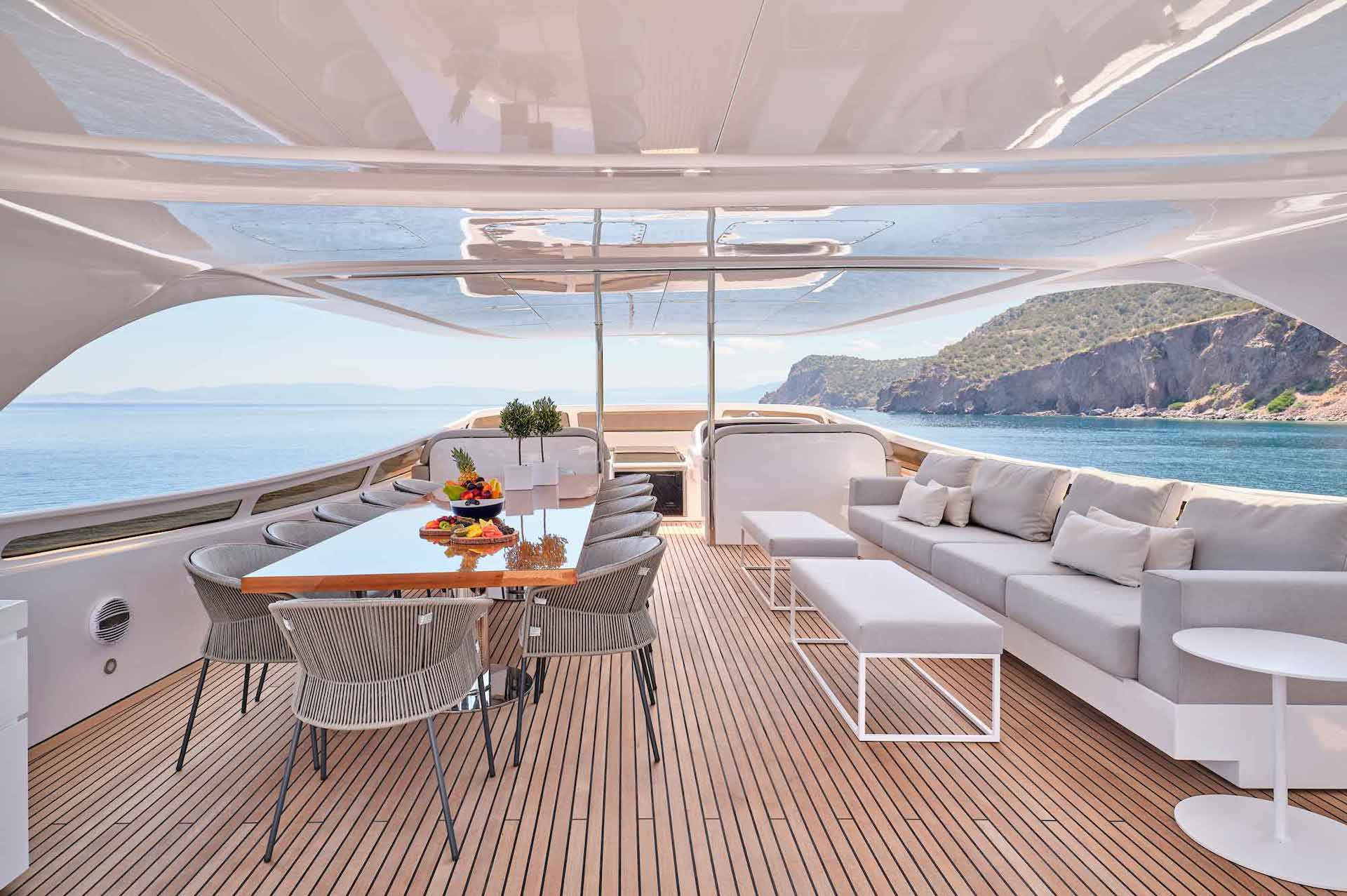 yacht charter Mamma Mia fly bridge seating