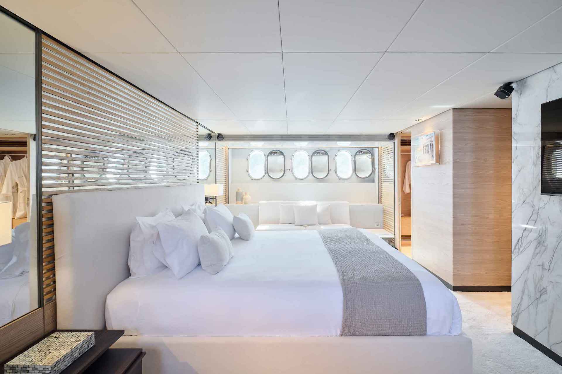 yacht charter Mamma Mia master cabin