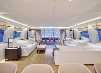 yacht charter Mamma Mia saloon