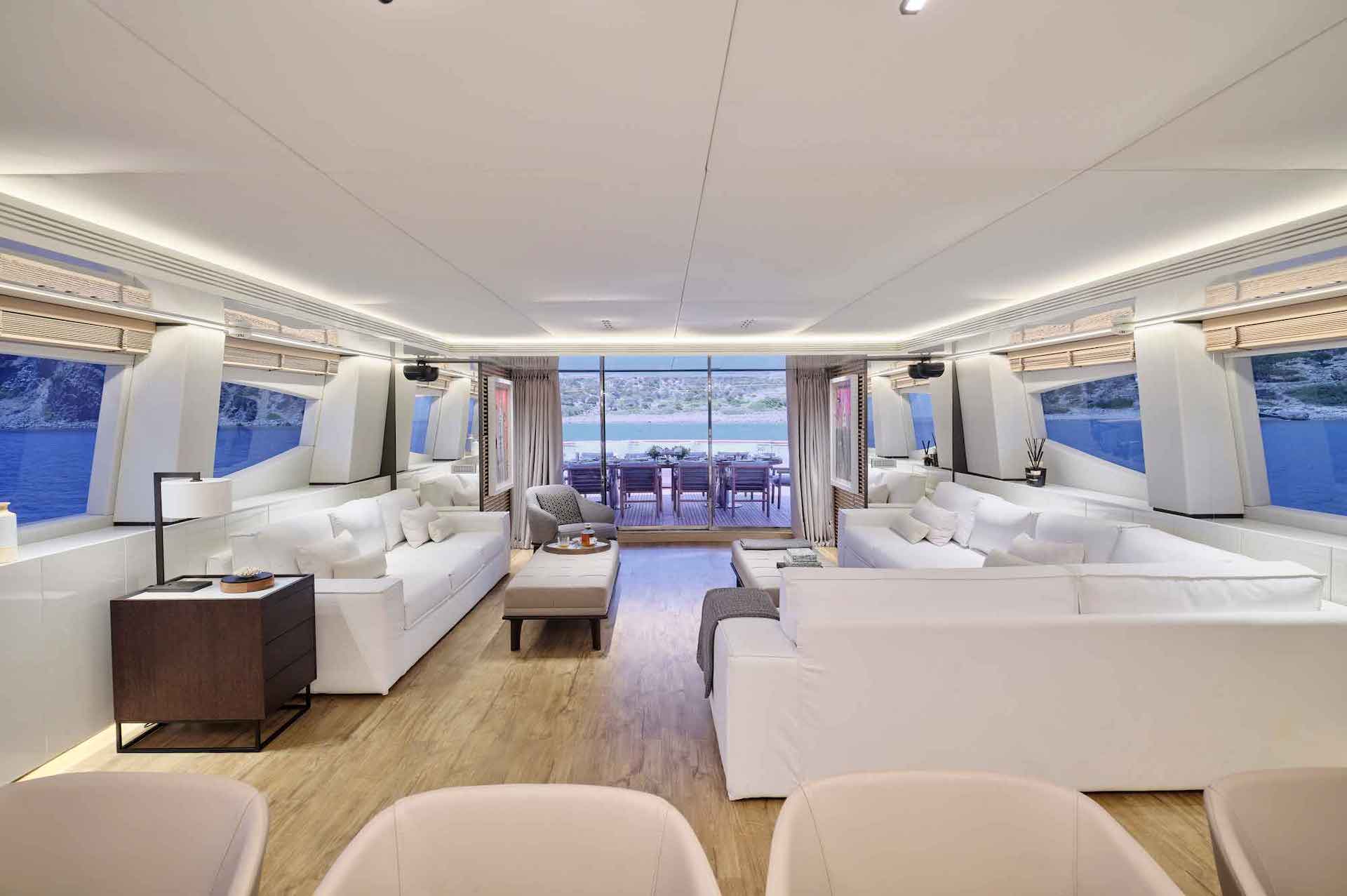 yacht charter Mamma Mia saloon