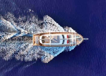 yacht charter Queen of Makri Ariel view