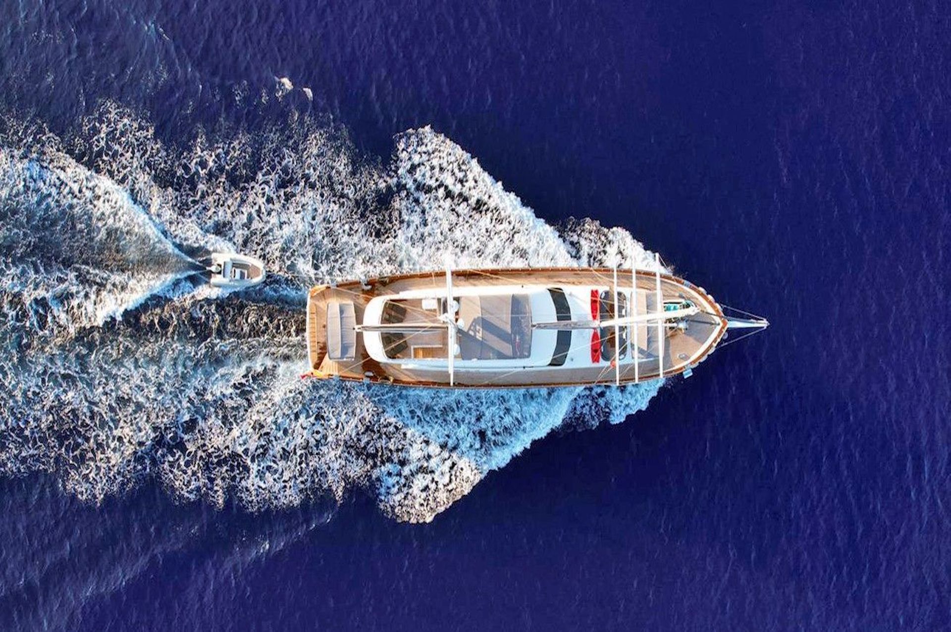 yacht charter Queen of Makri Ariel view