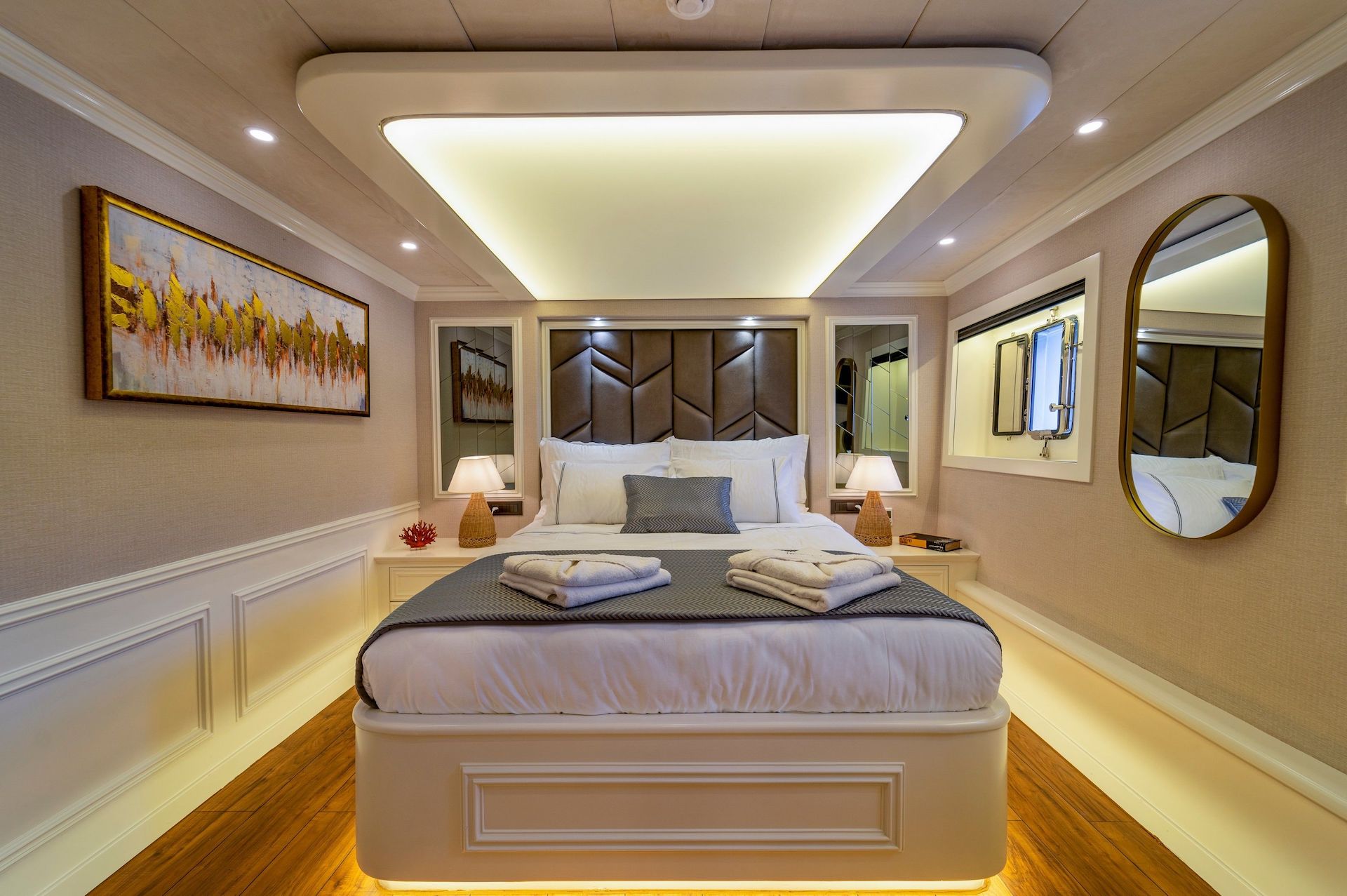 yacht charter Queen of Makri double cabin
